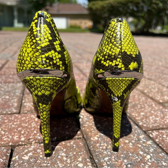Ted Baker Izbelos neon yellow snakeskin heels - Picture 4 of 12